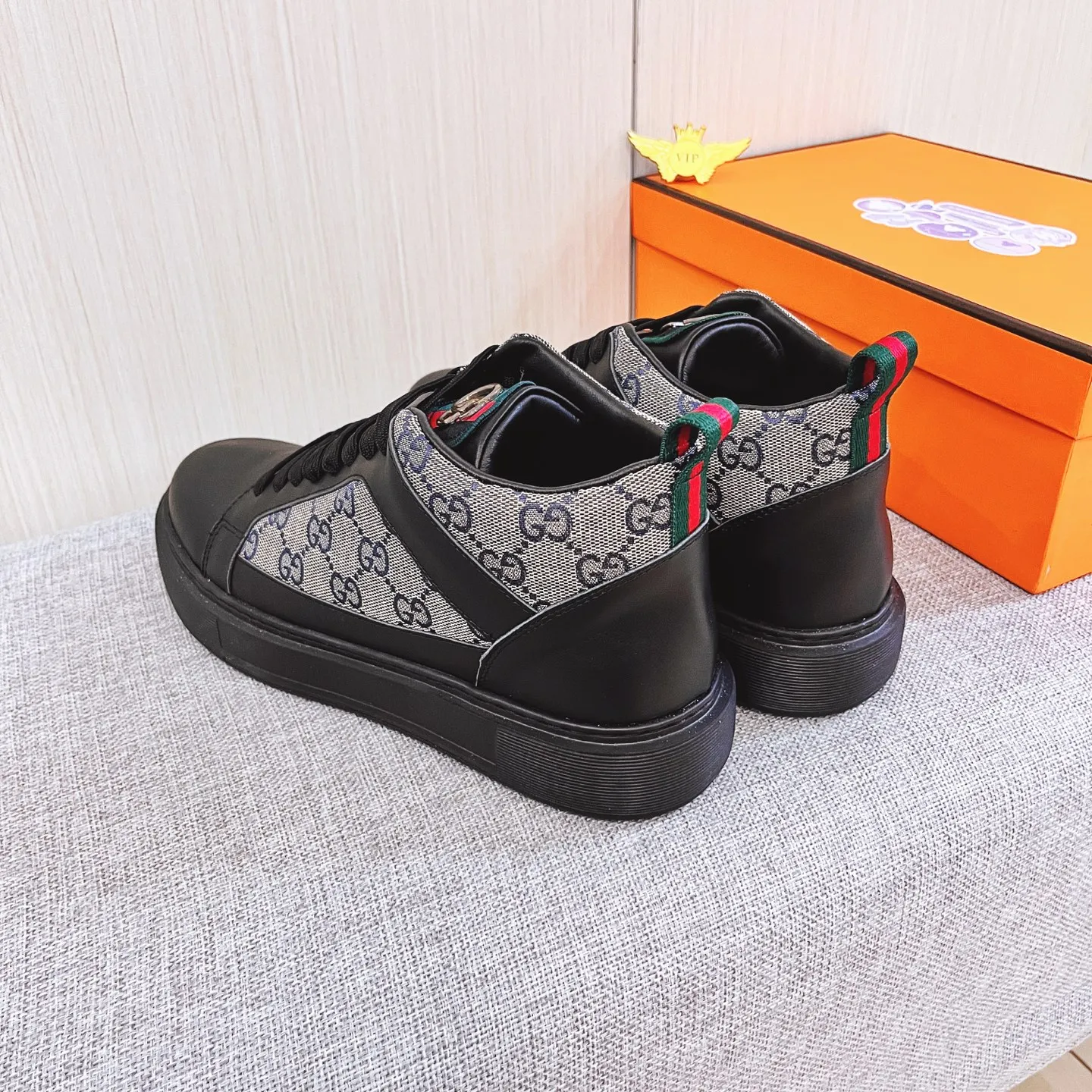 🚘🚘Factory batch 460💰[LV]🔥Louis Vuitton, a high-end men's shoe brand, official website 1:1 latest masterpiece: the upper is made of first-layer cowhide imported from Italy with a comfortable and breathable lining➕original non-slip and wear-resistant outsole🔥, making walking more convenient and comfortable! An exclusive new model, a stunning work, a beautiful 1:1 replica [color] compared to the official quality! Create a fashionable personality to set off your uniqueness! A must-have for trendy men! Classic 🔥Size: 38-44 Color: 🔥 2⃣️colors available🔥.